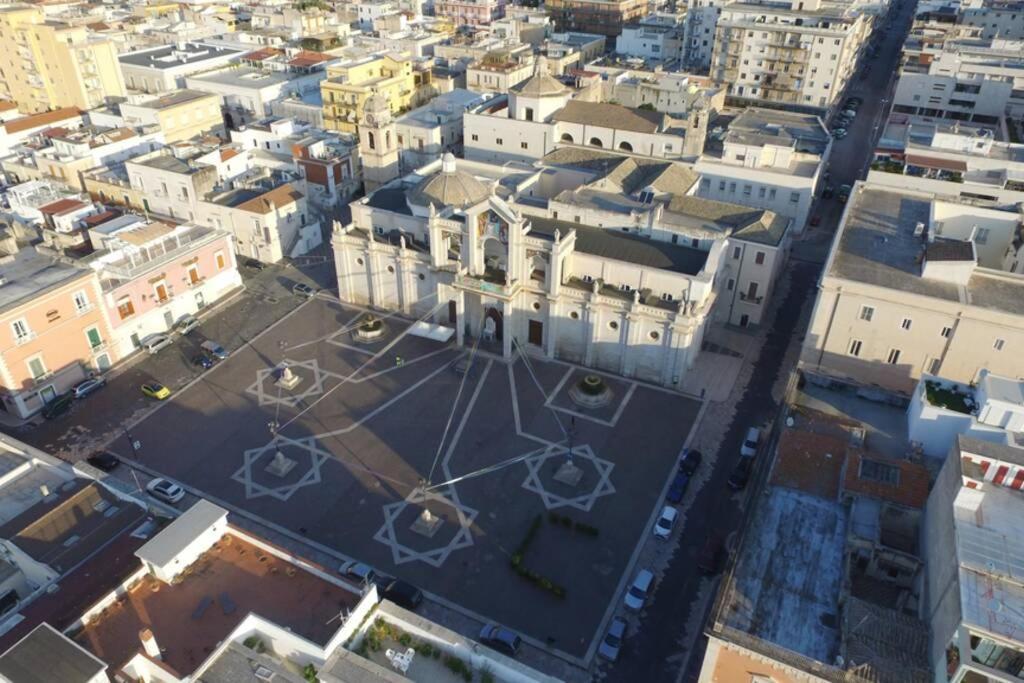 Domus Elegans In Centro Manfredonia Exterior foto