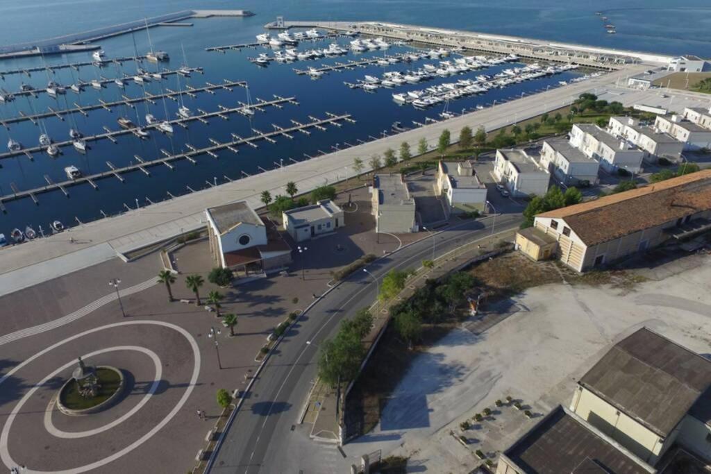 Domus Elegans In Centro Manfredonia Exterior foto