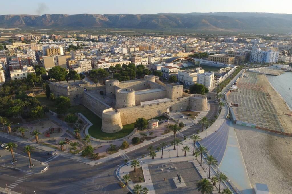 Domus Elegans In Centro Manfredonia Exterior foto